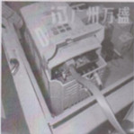 將高速卷門編碼定位器連接線水晶頭插入電箱變頻器頂部預留端口